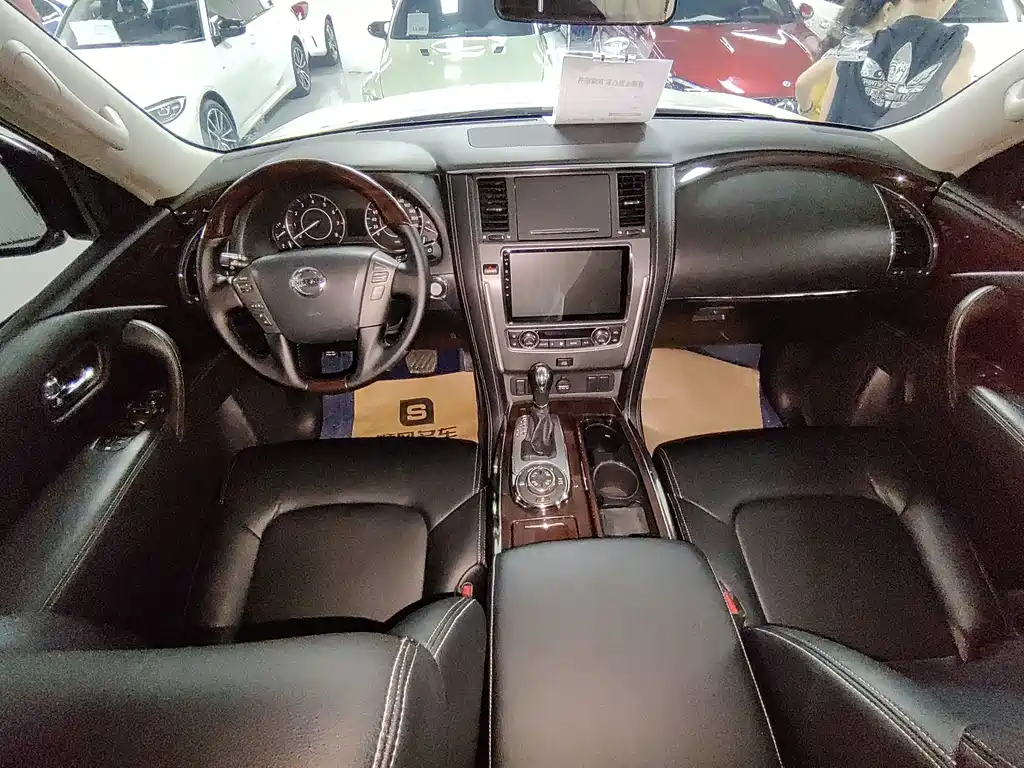 Nissan Patrol — миниатюра 8