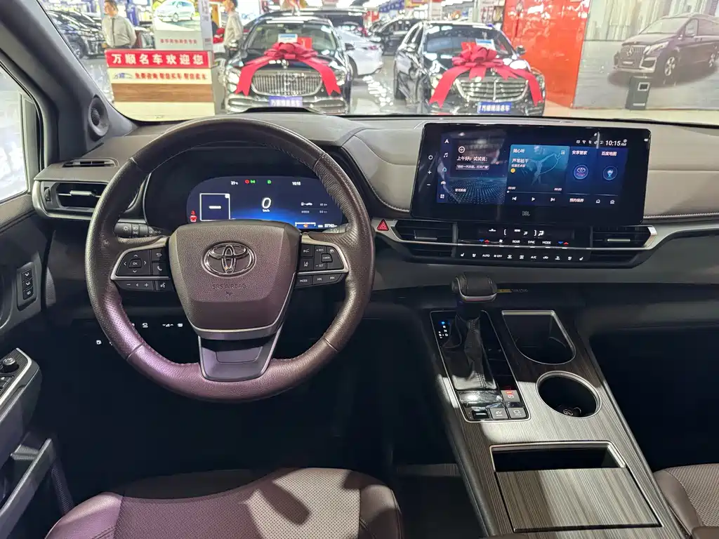 Toyota Granvia — миниатюра 16