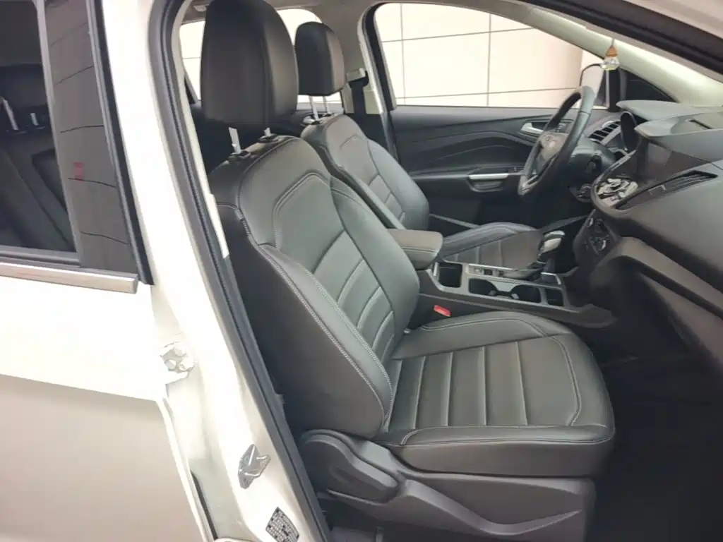 Ford Kuga — миниатюра 25