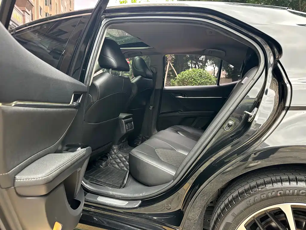 Toyota Camry — миниатюра 13