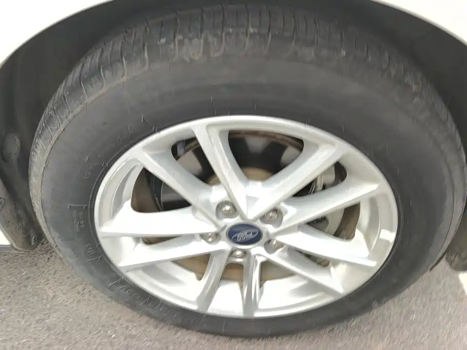 Ford Focus — миниатюра 6