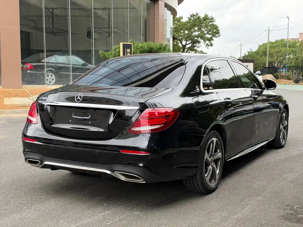 Mercedes-Benz E-Class — миниатюра 16