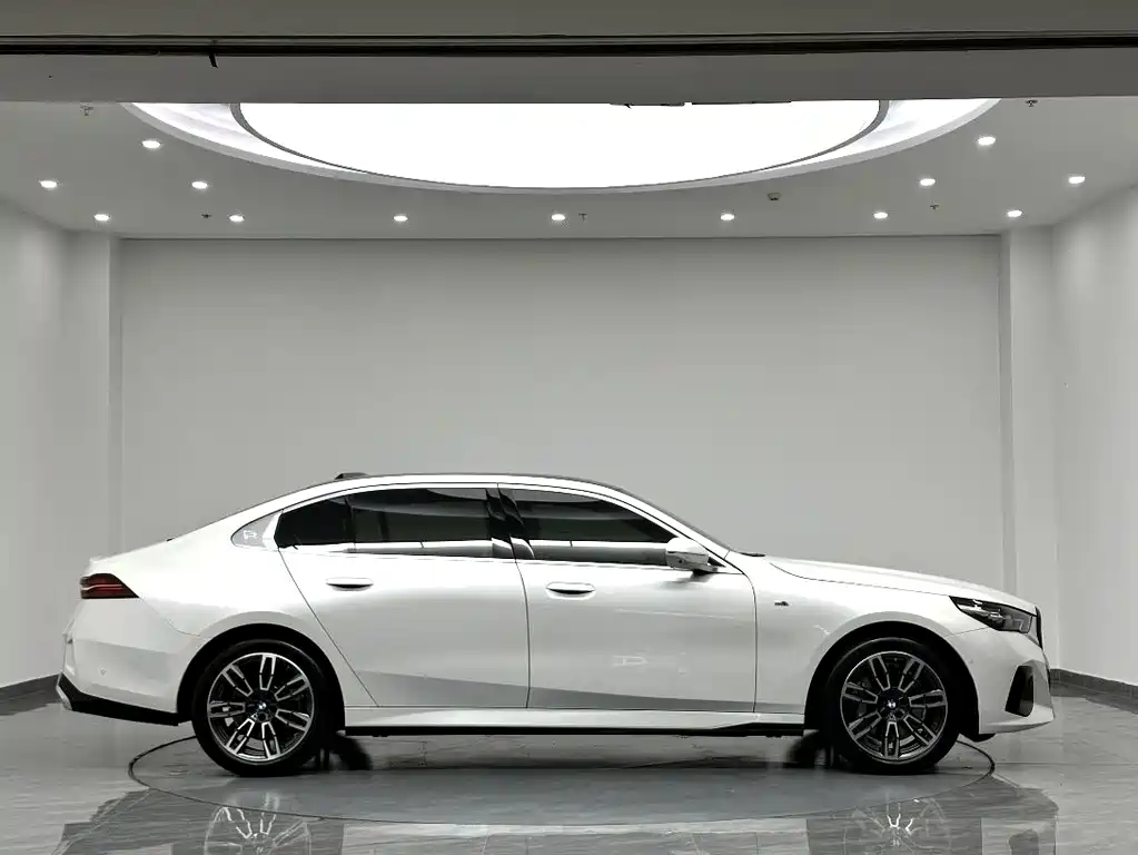 BMW 5 Series 5 2025 530Li Lead M Sport