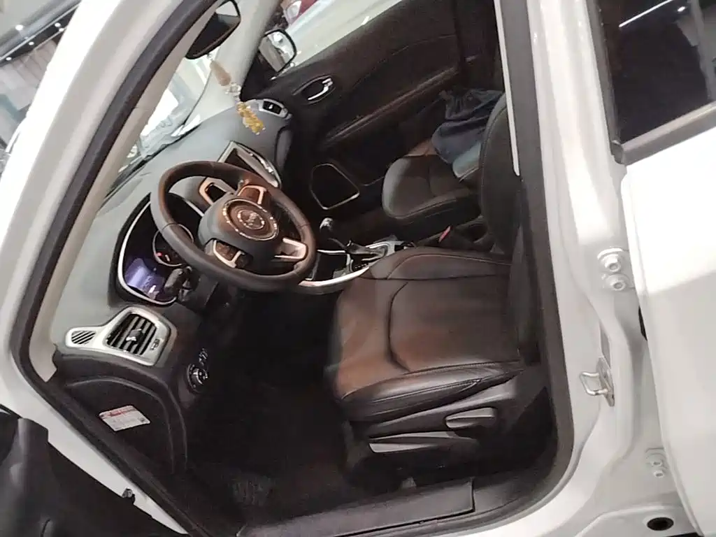 Jeep Compass — миниатюра 15