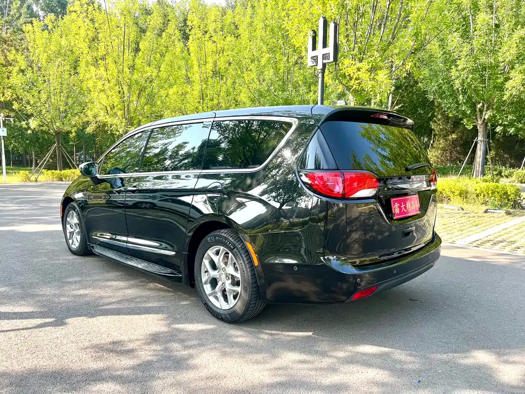 Chrysler Grand Voyager (Import) — миниатюра 7