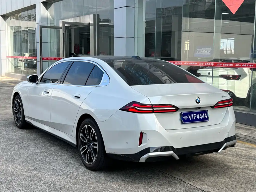 BMW 5 Series — миниатюра 4