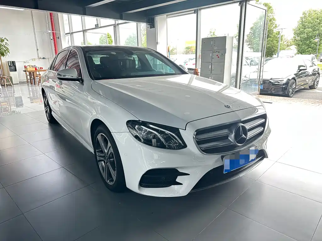 Mercedes-Benz E-Class — миниатюра 3