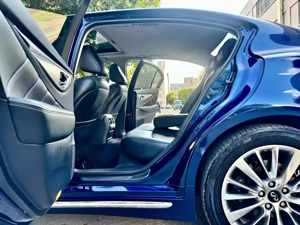 Infiniti Q50L — миниатюра 5