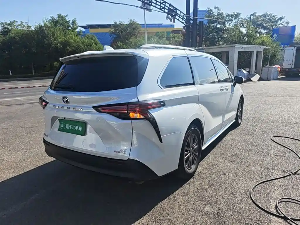 Toyota Sienna — миниатюра 7