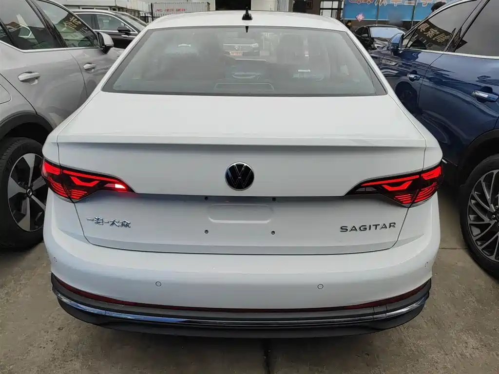Volkswagen Sagitar 2025 200TSI DSG