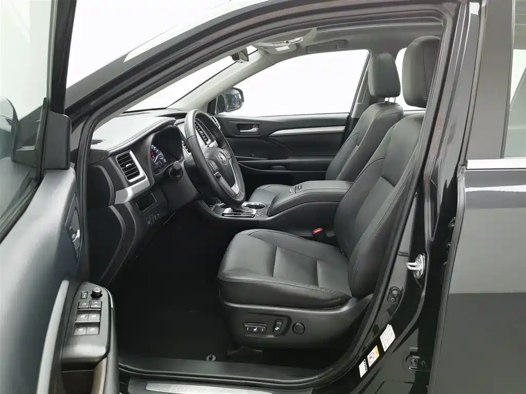 Toyota Highlander 2021 2.0T Luxury 7 мест