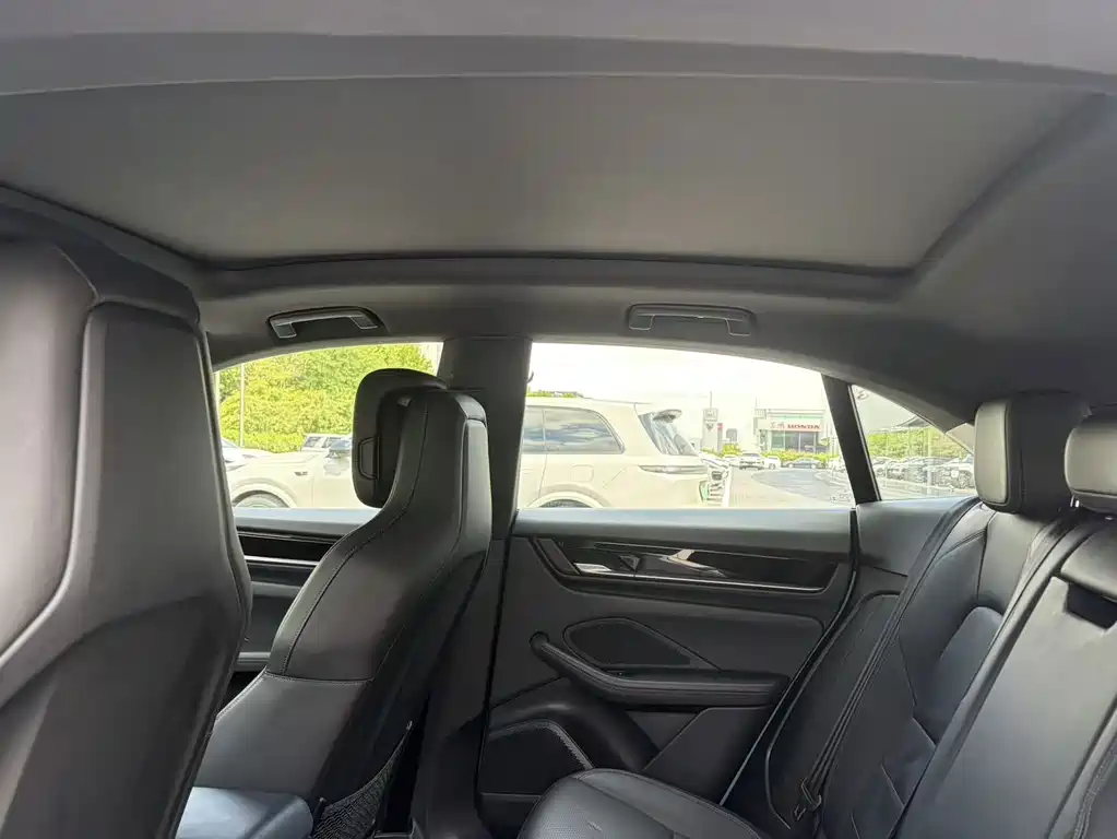 Porsche Macan EV — миниатюра 14