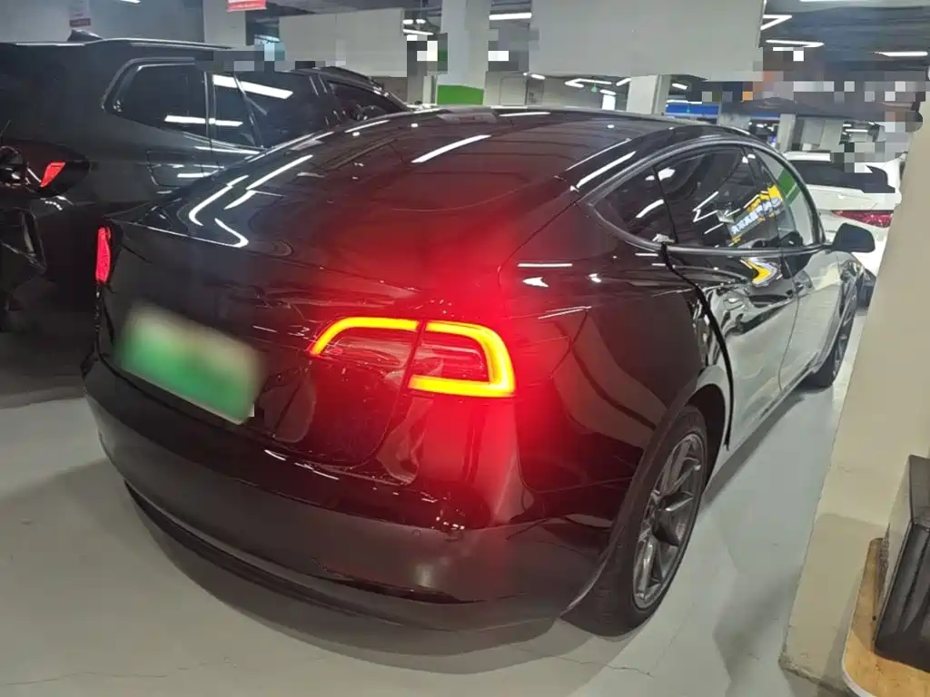 Tesla Model 3 — миниатюра 7