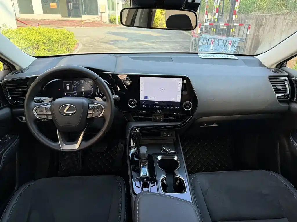Lexus NX — миниатюра 6