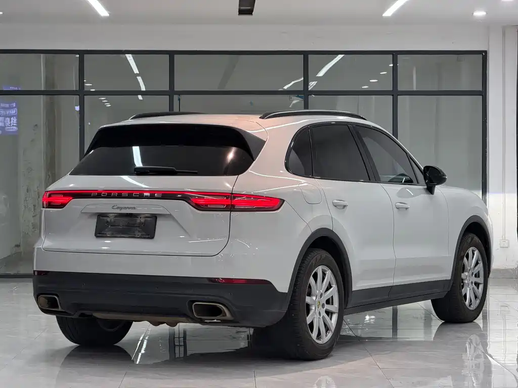 Porsche Cayenne — миниатюра 5