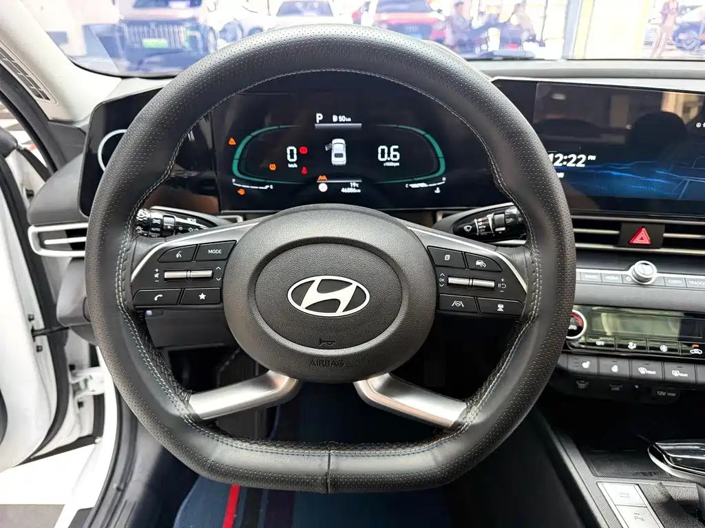 Hyundai Elantra — миниатюра 6
