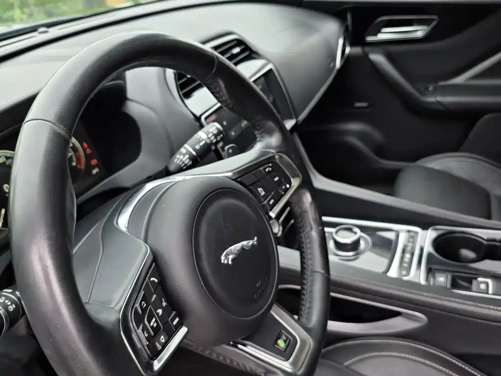 Jaguar F-PACE — миниатюра 11