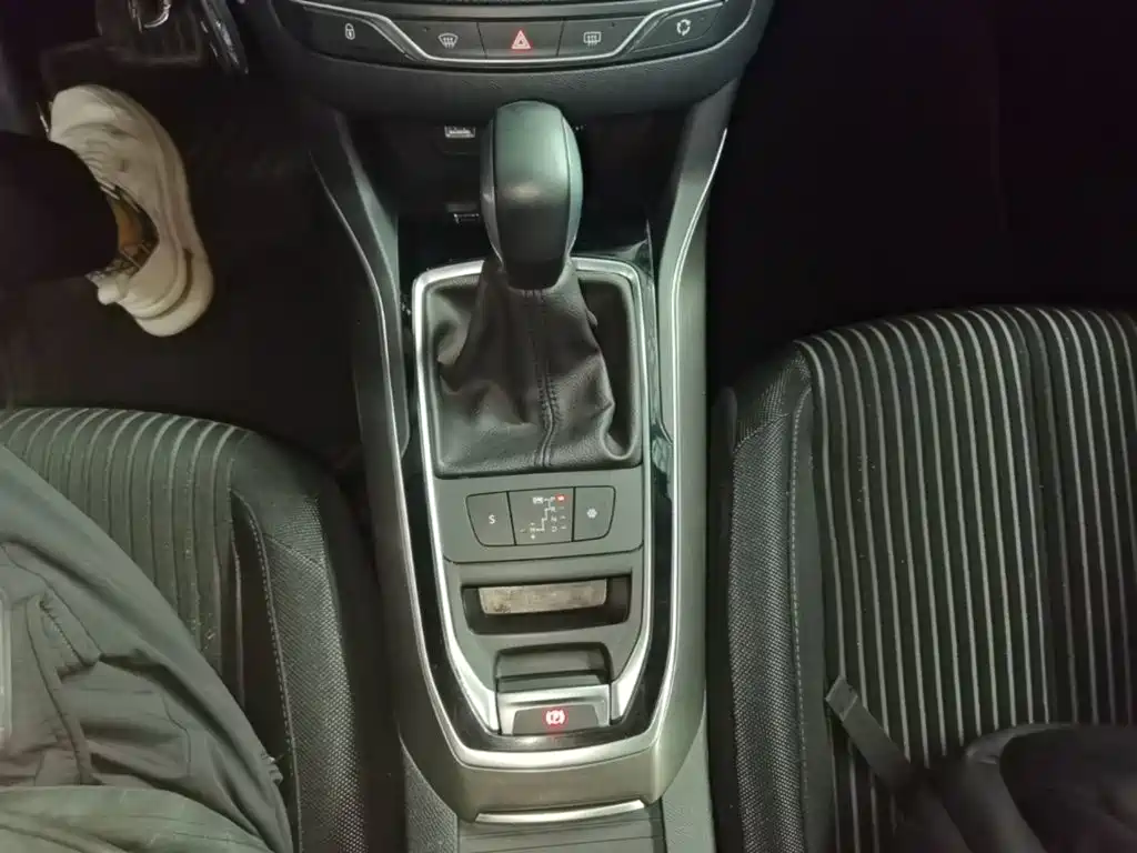 Peugeot 408 — миниатюра 14