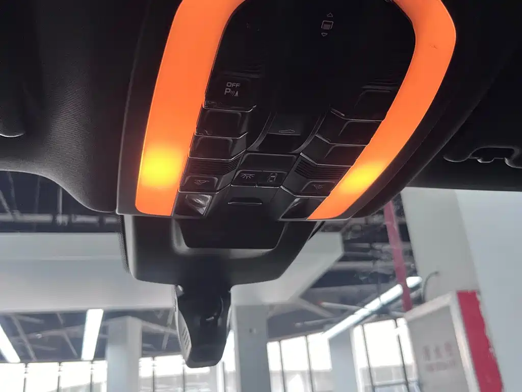 Porsche Macan — миниатюра 9