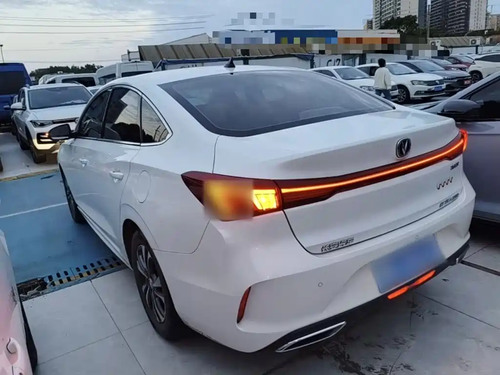 Changan Eado — миниатюра 5