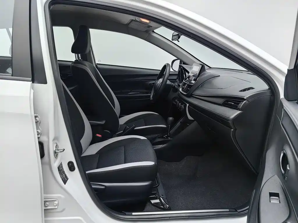 Toyota Yaris L — миниатюра 23