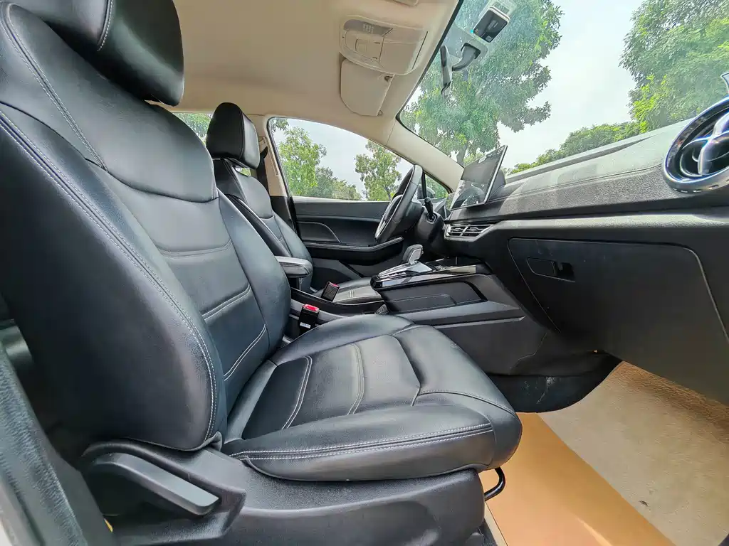 BYD Yuan EV — миниатюра 12