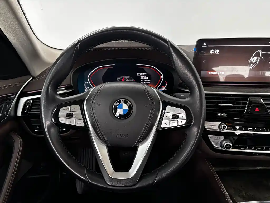 BMW 5 Series 2022 — фото 16