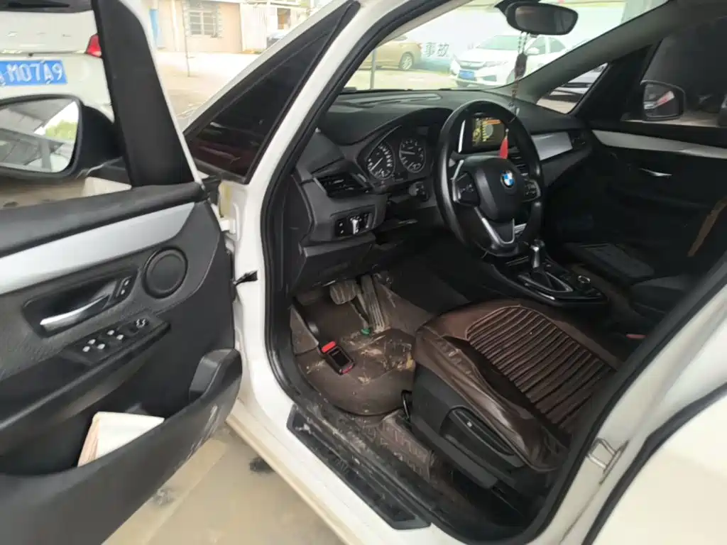 BMW 2 Series Active Tourer — миниатюра 16