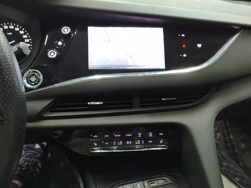 Buick Enclave — миниатюра 13