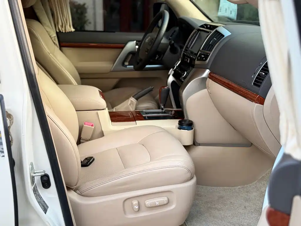 Toyota Land Cruiser — миниатюра 8
