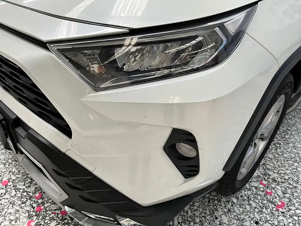 Toyota RAV4 — миниатюра 4