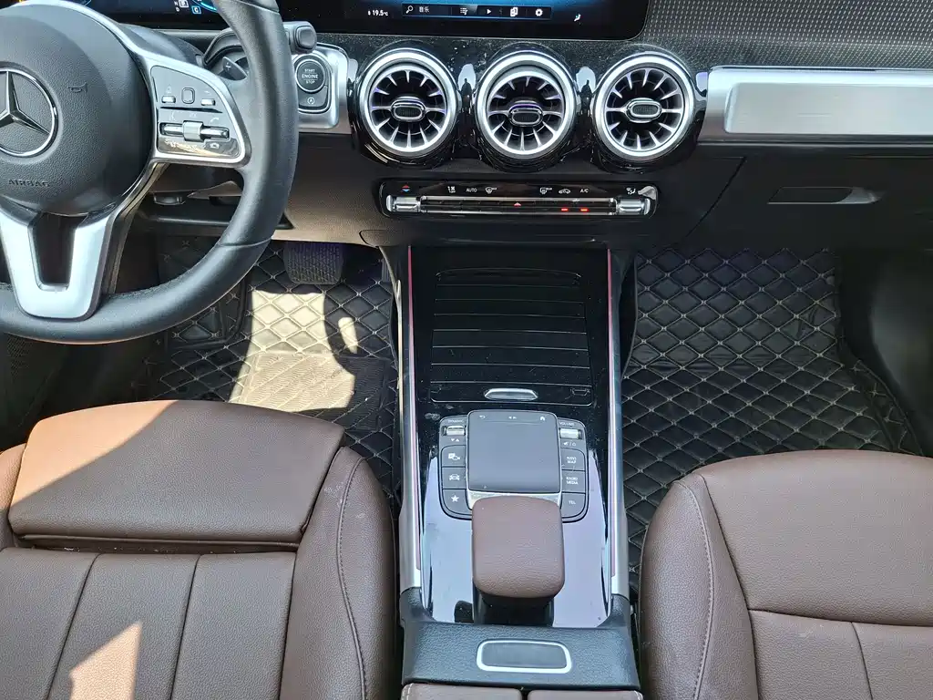 Mercedes-Benz GLB — миниатюра 16