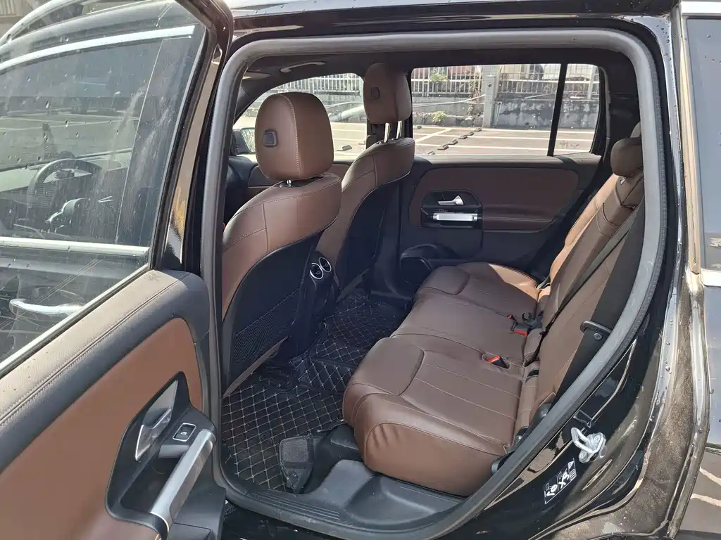 Mercedes-Benz GLB — миниатюра 17