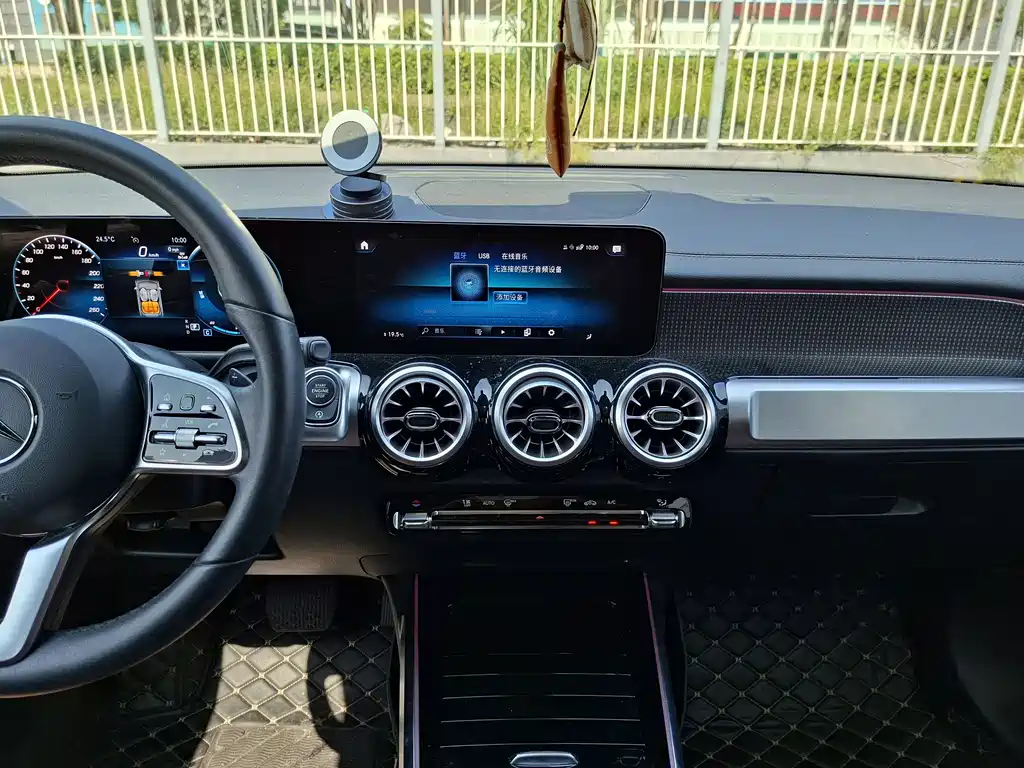 Mercedes-Benz GLB — миниатюра 14