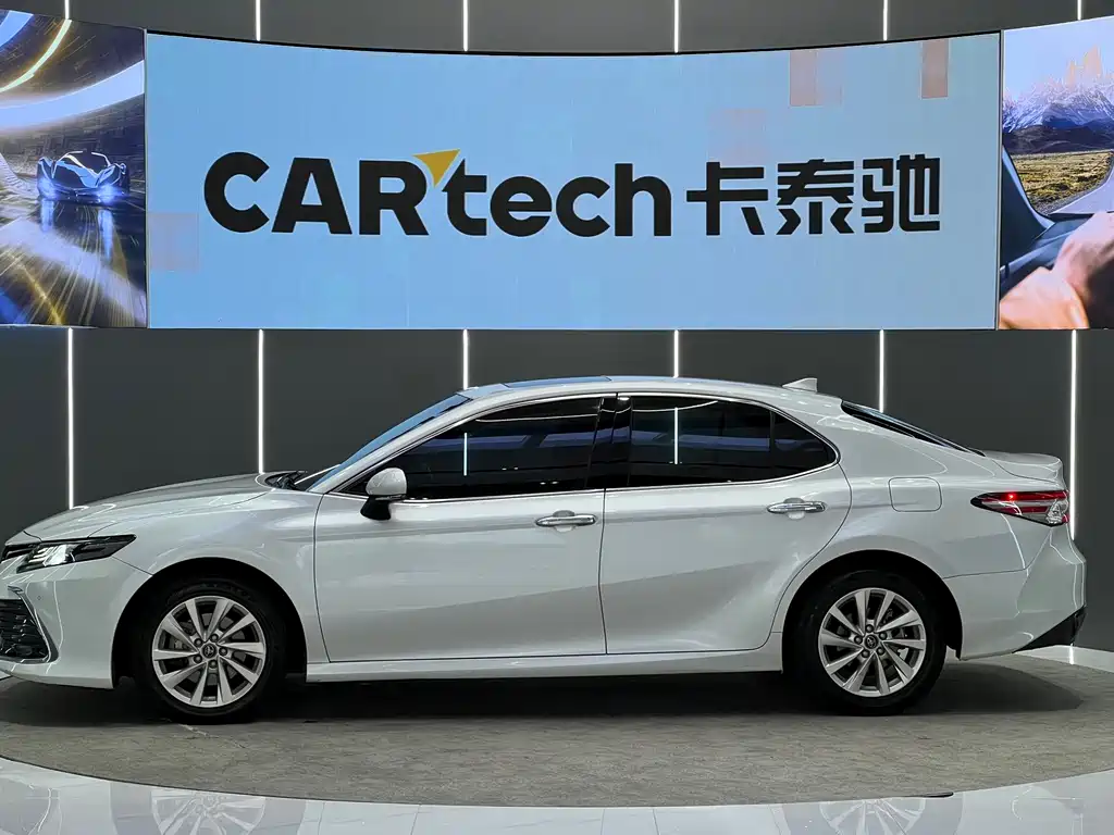 Toyota Camry — миниатюра 15