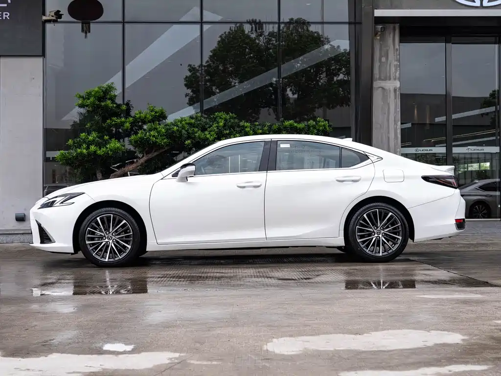 Lexus ES 2025 300h Premium