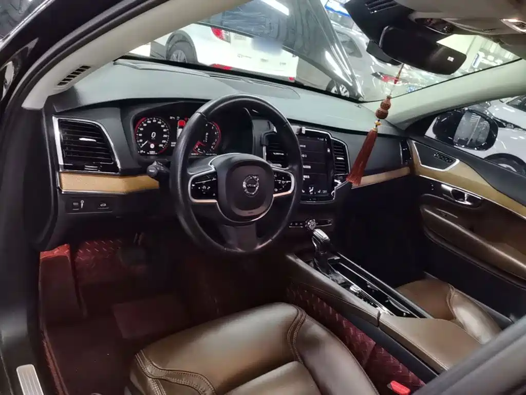 Volvo XC90 — миниатюра 10