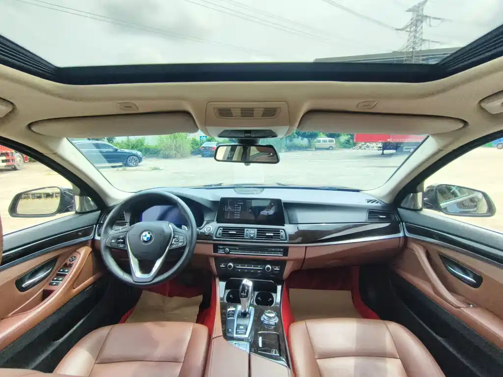 BMW 5 Series — миниатюра 12