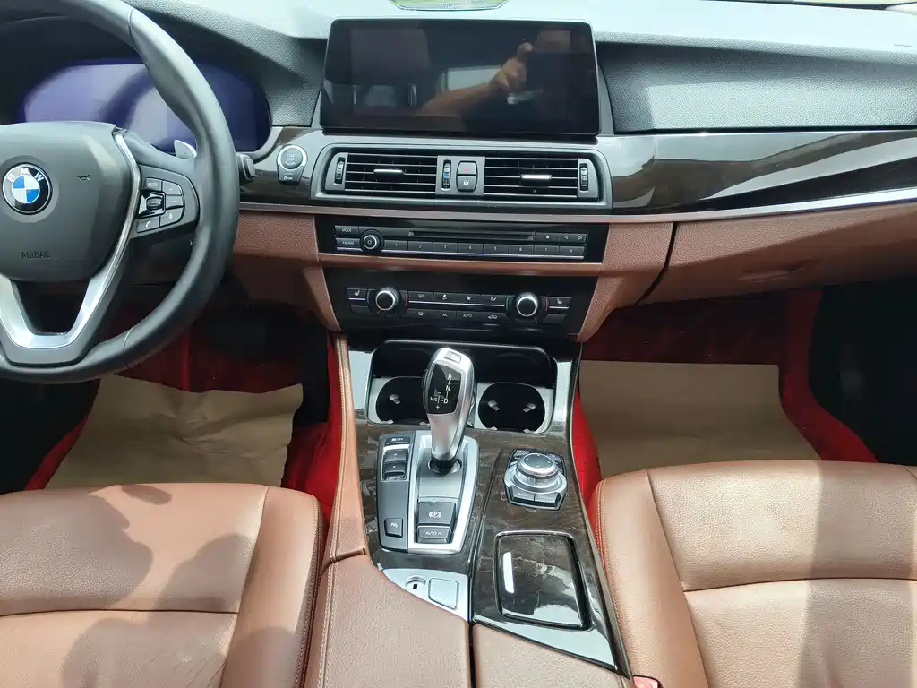 BMW 5 Series — миниатюра 14