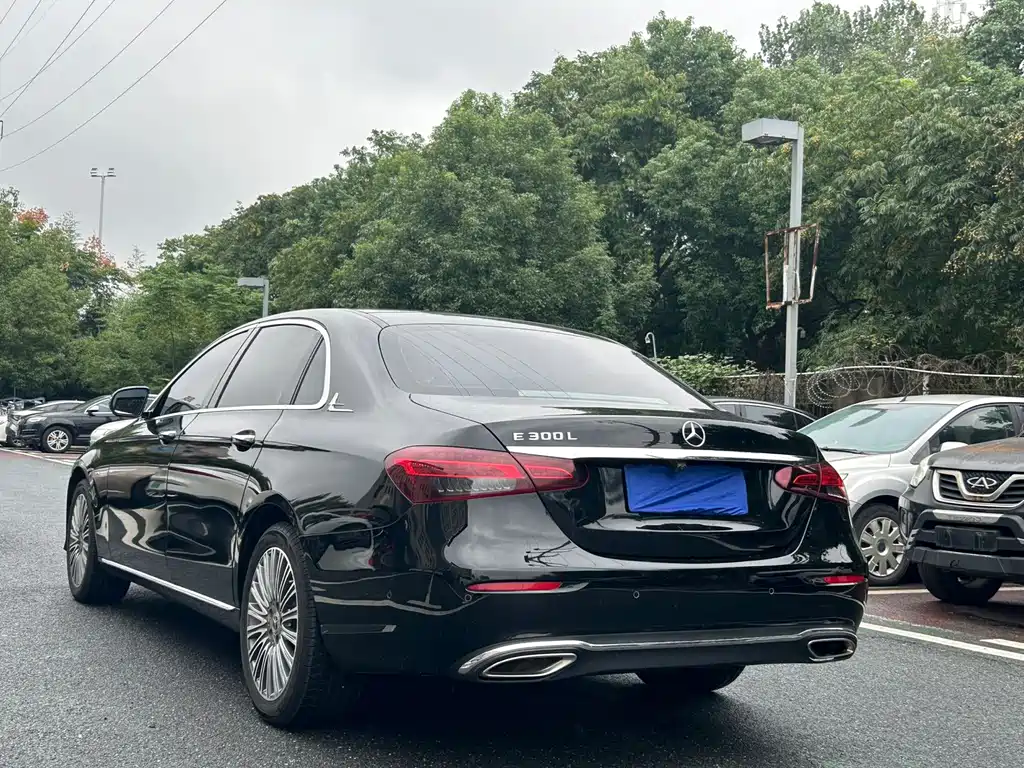 Mercedes-Benz E-Class — миниатюра 21