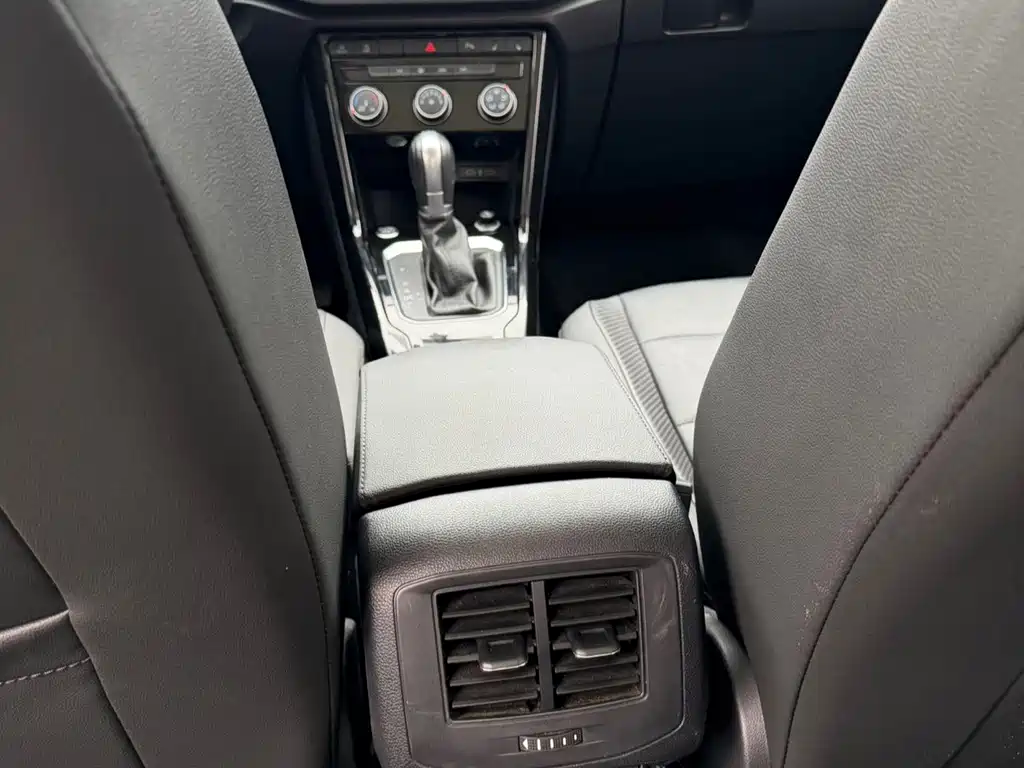 Volkswagen T-Roc — миниатюра 19