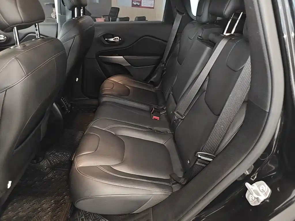 Jeep Cherokee — миниатюра 17