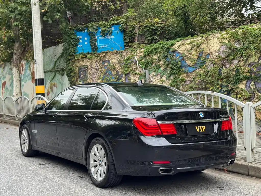 BMW 7 Series — миниатюра 3