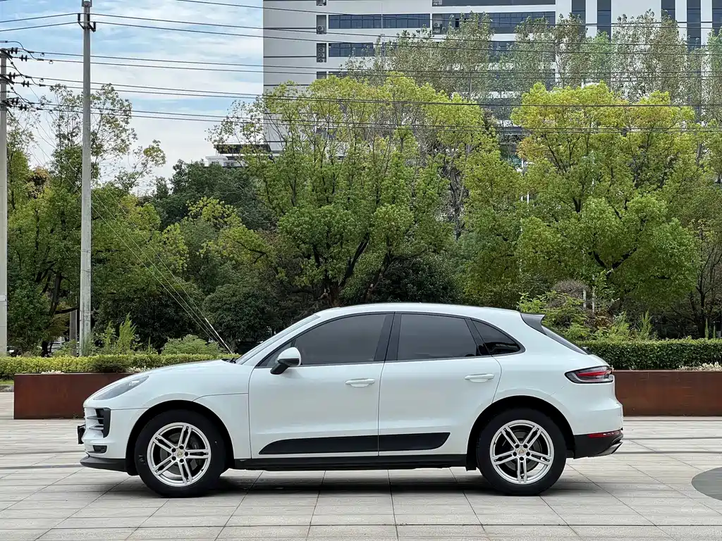 Porsche Macan — миниатюра 3