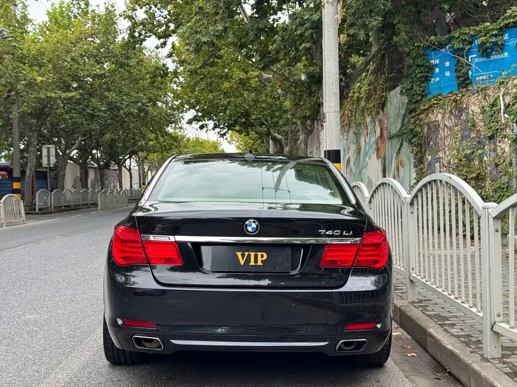 BMW 7 Series — миниатюра 4