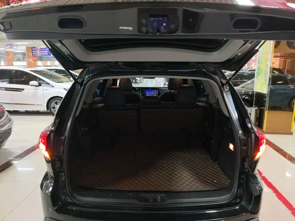 Toyota Highlander — миниатюра 19