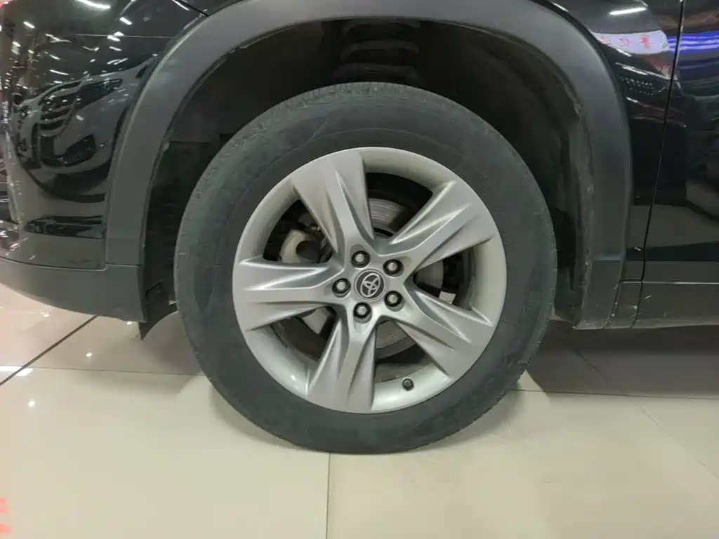 Toyota Highlander — миниатюра 23