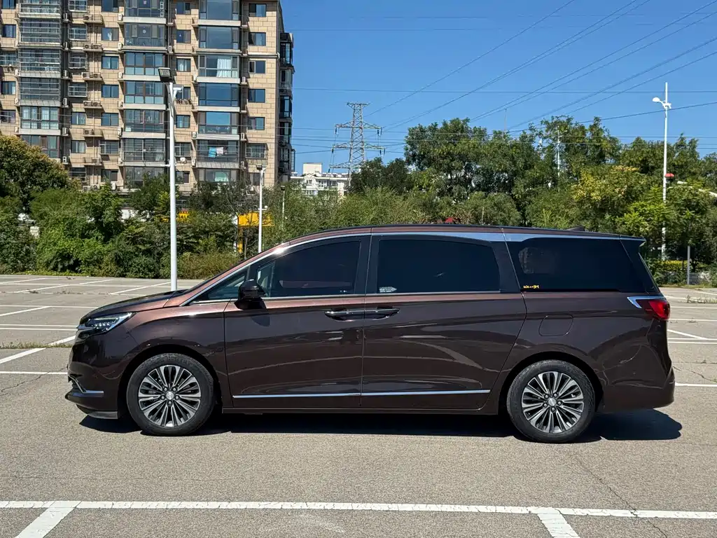 Buick GL8 — миниатюра 9