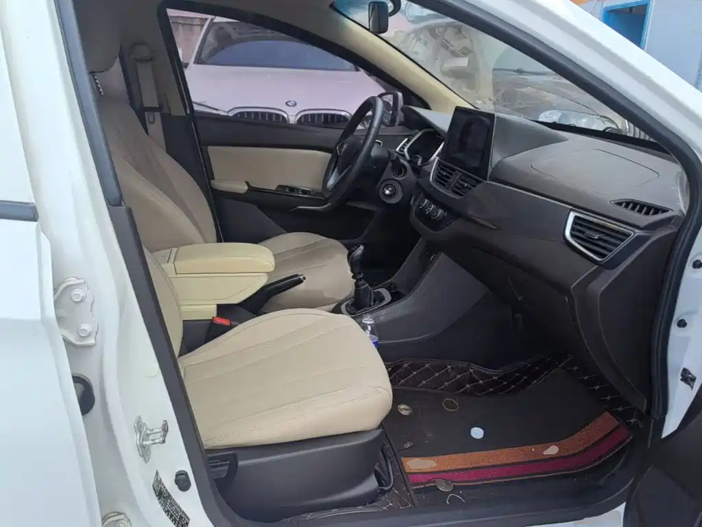 Baojun 310W — миниатюра 25