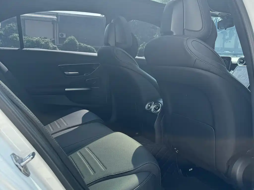 Mercedes-Benz C-Class — миниатюра 7